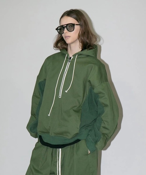 my beautiful landlet(マイビューティフルランドレット)の「【my beautiful landlet】COTTON & POLYESTER × SWEAT PULLOVER HOODIE(パーカー・メンズ・ブラック/キナリ/グリーン・0/1)」の9枚目の写真
