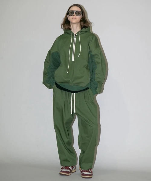 my beautiful landlet(マイビューティフルランドレット)の「【my beautiful landlet】COTTON & POLYESTER × SWEAT PULLOVER HOODIE(パーカー・メンズ・ブラック/キナリ/グリーン・0/1)」の10枚目の写真