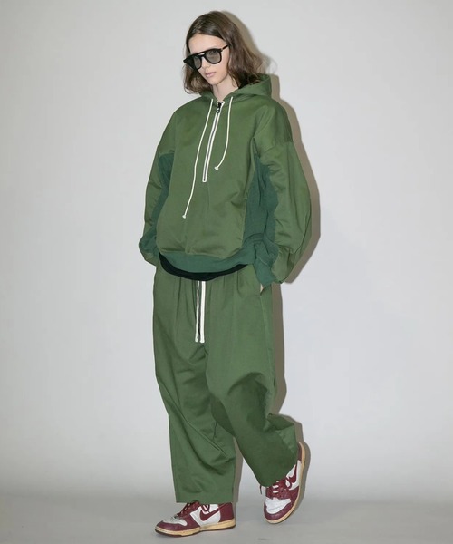 my beautiful landlet(マイビューティフルランドレット)の「【my beautiful landlet】COTTON & POLYESTER × SWEAT PULLOVER HOODIE(パーカー・メンズ・ブラック/キナリ/グリーン・0/1)」の11枚目の写真