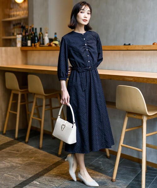 ANY SIS（エニィスィス）の「エンブロイダリー ワンピース（ワンピース・レディース・ライラック系/ネイビー系・LARGE/MEDIUM/SMALL）」の8枚目の写真