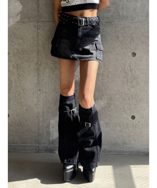 GYDA(ジェイダ)の「【WEB限定】【TINY低身長さん向け】レッグウォーマー付きミニスカートライクショートパンツ(デニムスカート・レディース・その他1/ライトブルー/ブラック・MEDIUM/SMALL)」の2枚目の写真