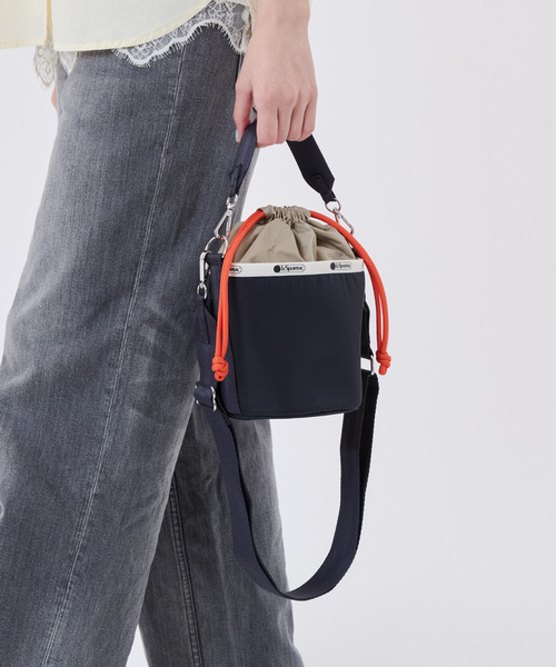 LeSportsac（レスポートサック）の「SM DRAWSTRING BUCKET ディープシーベージュ/マンダリンコード（ショルダーバッグ・レディース・ブルー・FREE）」の9枚目の写真