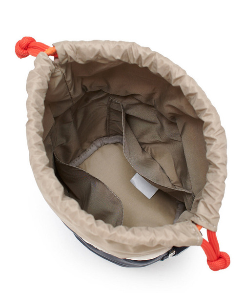 LeSportsac（レスポートサック）の「SM DRAWSTRING BUCKET ディープシーベージュ/マンダリンコード（ショルダーバッグ・レディース・ブルー・FREE）」の3枚目の写真
