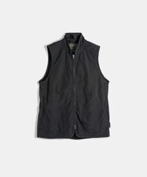 LAVENHAM（ラベンハム）の「Black Edition Unwadded Zipped High Neck Gilet Mens / ブラック エディション アンワディッド ジップド ハイネック ジレ メンズ（ベスト）」