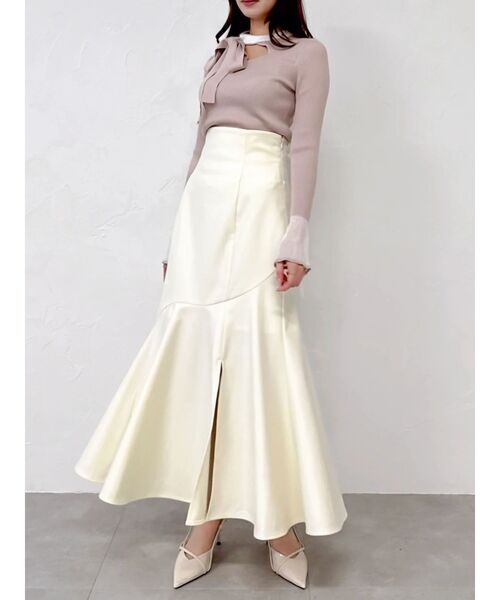 dazzlin(ダズリン)の「カーヴィーラインマーメイドスカート(スカート・レディース・アイボリー/オフホワイト/ブラック/その他1・MEDIUM/SMALL)」の3枚目の写真