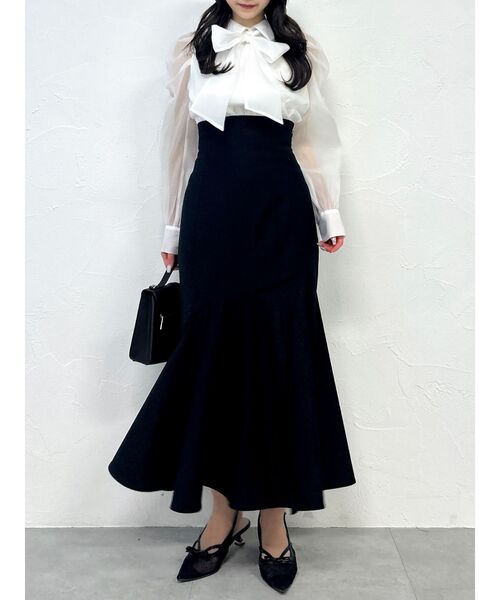 dazzlin(ダズリン)の「カーヴィーラインマーメイドスカート(スカート・レディース・アイボリー/オフホワイト/ブラック/その他1・MEDIUM/SMALL)」の4枚目の写真