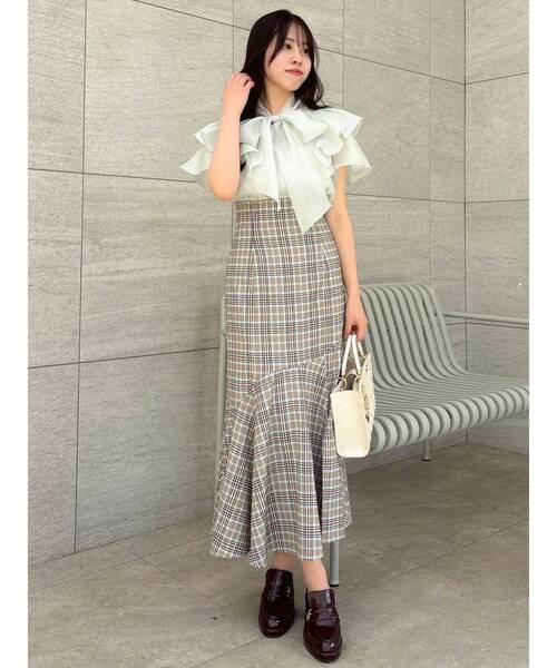 dazzlin(ダズリン)の「カーヴィーラインマーメイドスカート(スカート・レディース・アイボリー/オフホワイト/ブラック/その他1・MEDIUM/SMALL)」の6枚目の写真