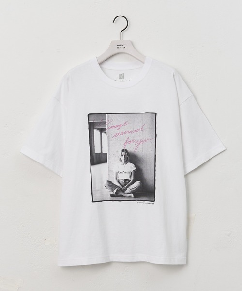 COLONY 2139(コロニートゥーワンスリーナイン)の「ConVenir / プロモーションフォトTEE(Tシャツ/カットソー・メンズ・ホワイト系その他/ブラック系その他2/ホワイト系その他2/ブラック系その他・MEDIUM/LARGE)」の1枚目の写真