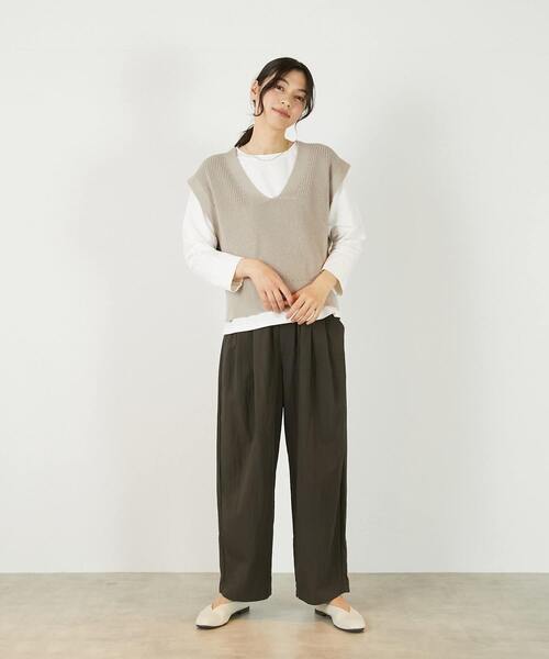 MELROSE claire（メルローズ クレール）の「【コットンミックスの片畦Vネックベスト】（ベスト・レディース・ベージュ/チャコールグレー/オフホワイト・FREE）」の19枚目の写真