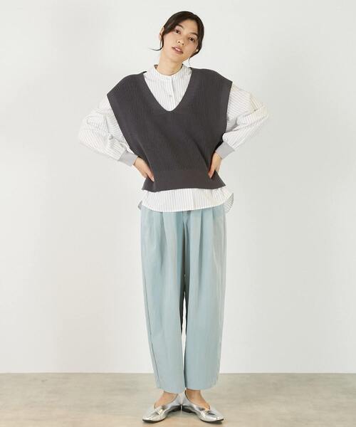 MELROSE claire（メルローズ クレール）の「【コットンミックスの片畦Vネックベスト】（ベスト・レディース・ベージュ/チャコールグレー/オフホワイト・FREE）」の21枚目の写真