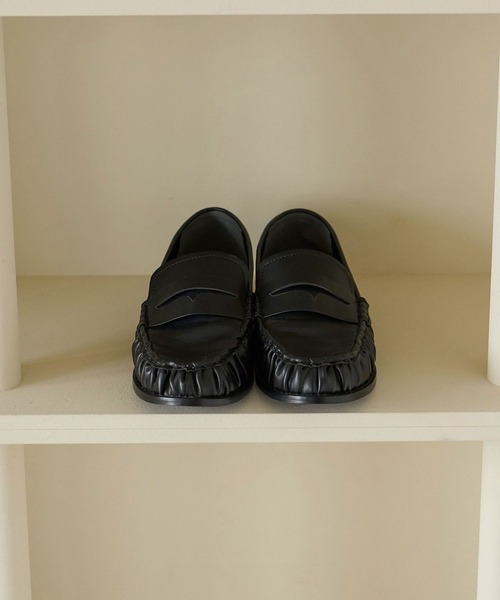 anuke(アンヌーク)の「Gather Loafers(ローファー・レディース・ブラック/ブラウン・36inch/37inch/38inch)」の2枚目の写真
