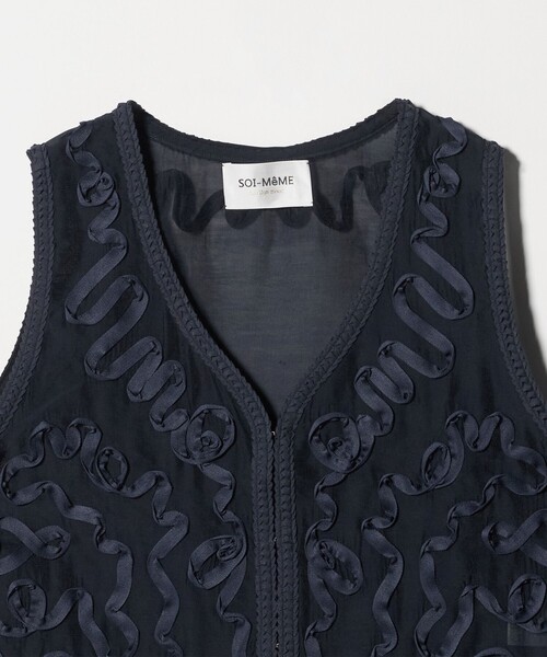 Marilyn Moon（マリリンムーン）の「＜Marilyn Moon＞コード エンブロイダリー ベスト（ベスト・レディース・ネイビー/ホワイト・FREE）」の4枚目の写真