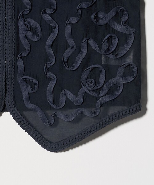 Marilyn Moon（マリリンムーン）の「＜Marilyn Moon＞コード エンブロイダリー ベスト（ベスト・レディース・ネイビー/ホワイト・FREE）」の6枚目の写真