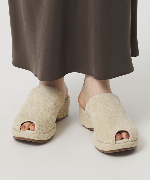 ODETTE E ODILE（オデットエオディール）の「ピープトゥウェッジ サンダル45（サンダル・レディース・ナチュラル/ブラック・35/37/36）」の3枚目の写真