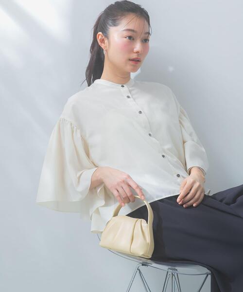 URBAN RESEARCH ROSSO WOMEN(アーバンリサーチ ロッソ)の「『一部WEB限定カラー』UVカットウォッシャブルリネン混ブラウス(シャツ/ブラウス・レディース・イエロー/ネイビー/オフホワイト/レッド・FREE)」の2枚目の写真