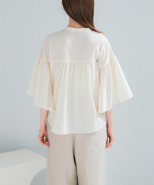 URBAN RESEARCH ROSSO WOMEN(アーバンリサーチ ロッソ)の「『一部WEB限定カラー』UVカットウォッシャブルリネン混ブラウス(シャツ/ブラウス・レディース・イエロー/ネイビー/オフホワイト/レッド・FREE)」の9枚目の写真