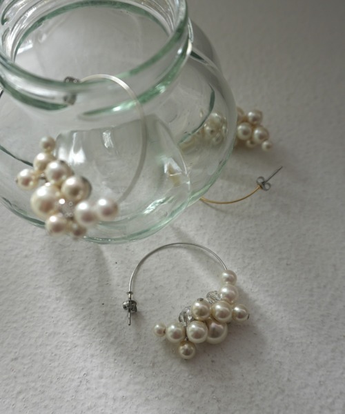 et.UNiVER(エトユニベール)の「Pearl cluster hoop pias(ピアス(両耳用)・レディース・シルバー/ゴールド・FREE)」の13枚目の写真