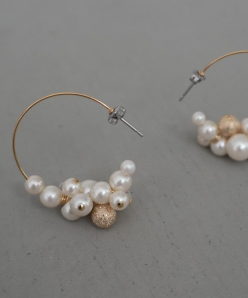 et.UNiVER(エトユニベール)の「Pearl cluster hoop pias(ピアス(両耳用)・レディース・シルバー/ゴールド・FREE)」の12枚目の写真