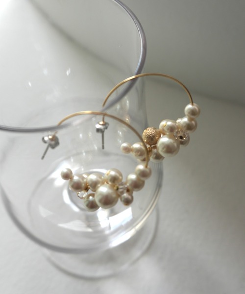 et.UNiVER(エトユニベール)の「Pearl cluster hoop pias(ピアス(両耳用)・レディース・シルバー/ゴールド・FREE)」の10枚目の写真