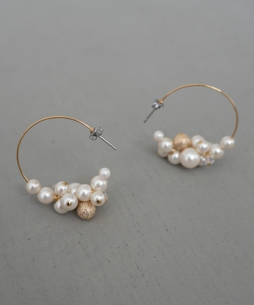 et.UNiVER(エトユニベール)の「Pearl cluster hoop pias(ピアス(両耳用)・レディース・シルバー/ゴールド・FREE)」の11枚目の写真