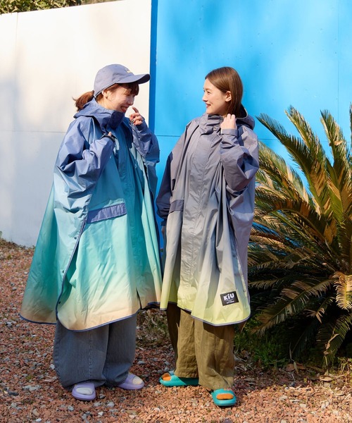 niko and...（ニコアンド）の「【CITY CREEK】KiU耐水レインポンチョ（レインコート/ポンチョ・レディース・ネイビー/チャコール・0）」の3枚目の写真