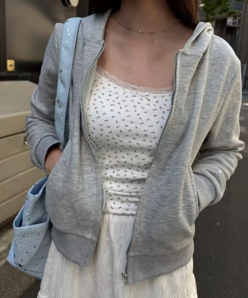 mebole(メボレ)の「小花柄カップ付きキャミソール(キャミソール・レディース・ホワイト/アイボリー/グレー・FREE)」の6枚目の写真