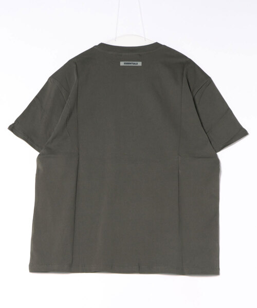 FOG ESSENTIALS（エフオージーエッセンシャルズ）の「【FOG ESSENTIALS】エッセンシャルズ FRONT LOGO BOXY TEE SS ロゴ Tシャツ ラバープリント（Tシャツ/カットソー・メンズ・スミクロ・L/XL）」の2枚目の写真