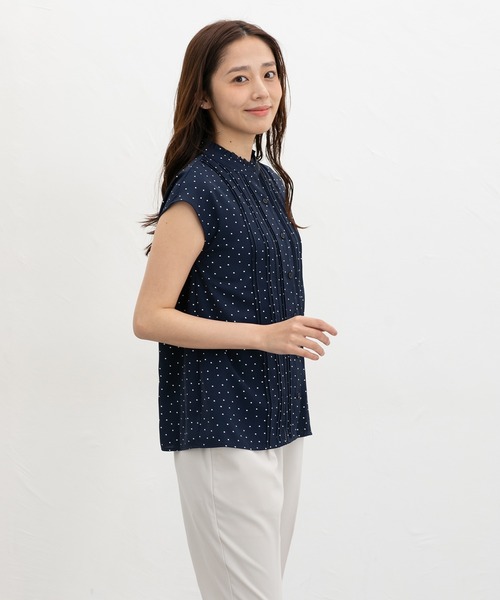 Honeys(ハニーズ)の「【ハニさら・接触冷感】ピンタックブラウス(シャツ/ブラウス・レディース・レッド/ベージュ系1/ホワイト/グリーン系1/ネイビー系1・L/LL/M/S)」の14枚目の写真