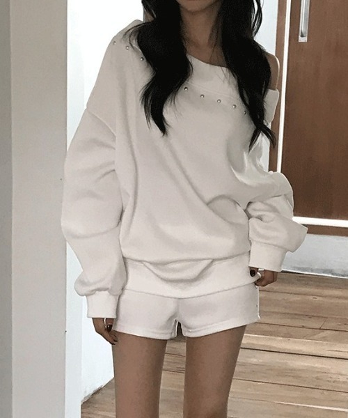 FAVORITO(ファヴォリート)の「オフショルダートップスショートパンツセットアップ(セットアップ・レディース・ブラック/ブラウン/ホワイト/グレー・F)」の1枚目の写真