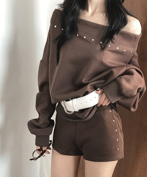 FAVORITO(ファヴォリート)の「オフショルダートップスショートパンツセットアップ(セットアップ・レディース・ブラック/ブラウン/ホワイト/グレー・F)」の19枚目の写真