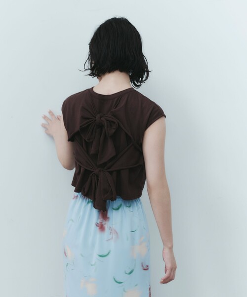 EMMEL REFINES(エメルリファインズ)の「<EMMEL REFINES>EM 2リボン ショート プルオーバー(Tシャツ/カットソー・レディース・ホワイト/ダークブラウン/ケリーグリーン・FREE)」の1枚目の写真