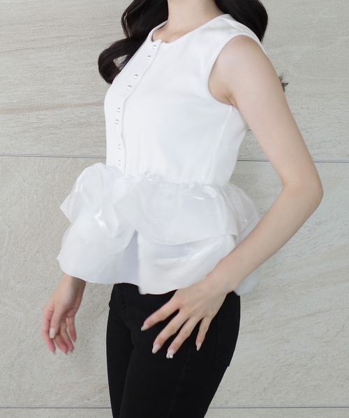 junoah(ジュノア)の「パール釦ノースリーブペプラムトップス(シャツ/ブラウス・レディース・ホワイト/グレー/ブラック・SMALL/MEDIUM/LARGE)」の8枚目の写真