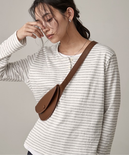 OFROOM(オフルーム)の「Sheer Henley Layered Style Top|シアーヘンリーレイヤード風トップス(Tシャツ/カットソー・レディース・ホワイト×グレー/ホワイト/オートミール・FREE)」の3枚目の写真