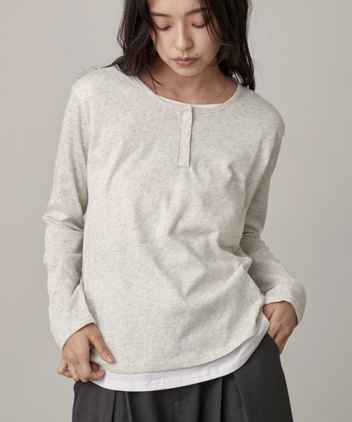 OFROOM(オフルーム)の「Sheer Henley Layered Style Top|シアーヘンリーレイヤード風トップス(Tシャツ/カットソー・レディース・ホワイト×グレー/ホワイト/オートミール・FREE)」の13枚目の写真