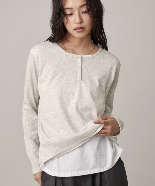 OFROOM(オフルーム)の「Sheer Henley Layered Style Top|シアーヘンリーレイヤード風トップス(Tシャツ/カットソー・レディース・ホワイト×グレー/ホワイト/オートミール・FREE)」の19枚目の写真