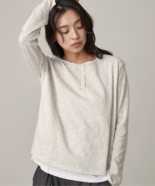 OFROOM(オフルーム)の「Sheer Henley Layered Style Top|シアーヘンリーレイヤード風トップス(Tシャツ/カットソー・レディース・ホワイト×グレー/ホワイト/オートミール・FREE)」の21枚目の写真