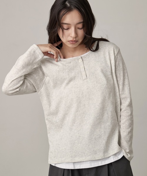 OFROOM(オフルーム)の「Sheer Henley Layered Style Top|シアーヘンリーレイヤード風トップス(Tシャツ/カットソー・レディース・ホワイト×グレー/ホワイト/オートミール・FREE)」の22枚目の写真
