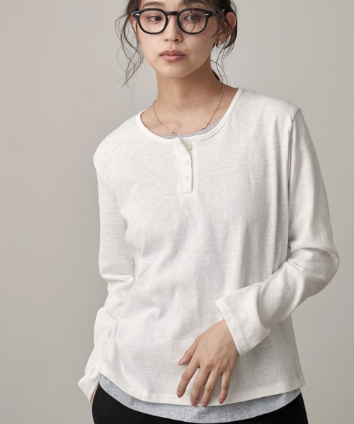 OFROOM(オフルーム)の「Sheer Henley Layered Style Top|シアーヘンリーレイヤード風トップス(Tシャツ/カットソー・レディース・ホワイト×グレー/ホワイト/オートミール・FREE)」の9枚目の写真