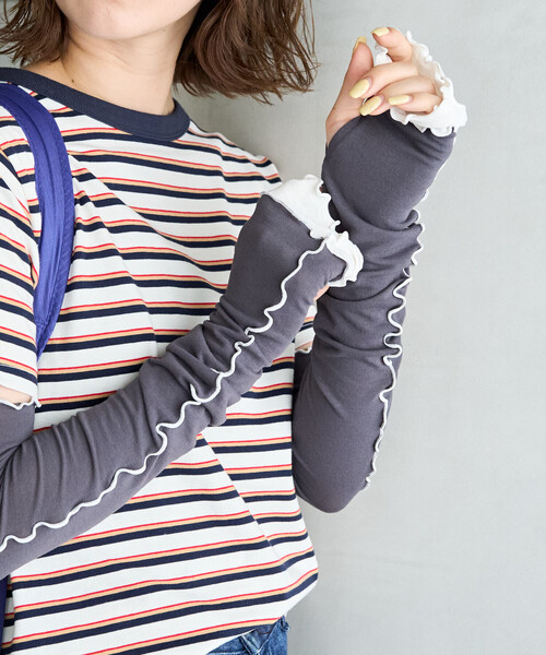 FREAK'S STORE(フリークスストア)の「限定展開 <接触冷感・UVカット>Somarti(ソマルティ) メロー アーム カバー(アームカバー・レディース・サックスブルー/チャコール/モカ・ONE SIZE)」の7枚目の写真