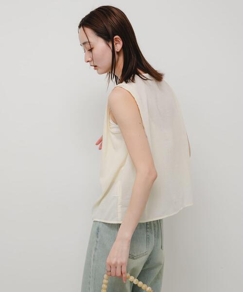 SENSE OF PLACE by URBAN RESEARCH(センスオブプレイスバイアーバンリサーチ)の「『イージーケア』クルーネックタックブラウス(シャツ/ブラウス・レディース・ブラック/アイボリー/ライトブルー・ONE)」の21枚目の写真