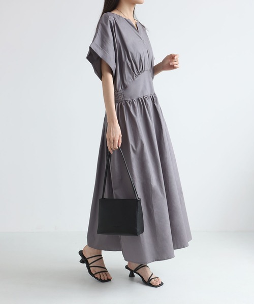 MAISON DE THERESE（メゾン ド テレーズ）の「Vカットネック　シャーリング　フレンチ袖ロングワンピース　　カジュアル ロングマキシ丈（ワンピース・レディース・GRAY/Brick・FREE）」の9枚目の写真