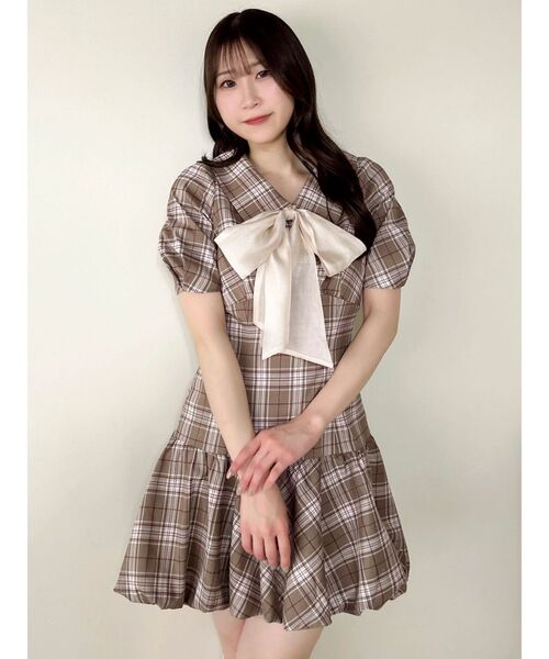 dazzlin(ダズリン)の「バルーンチェックミニワンピース(ワンピース・レディース・ブラウン/ベージュ/ブラック・MEDIUM/SMALL)」の3枚目の写真