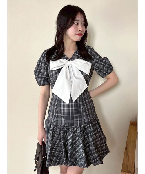 dazzlin(ダズリン)の「バルーンチェックミニワンピース(ワンピース・レディース・ブラウン/ベージュ/ブラック・MEDIUM/SMALL)」の2枚目の写真