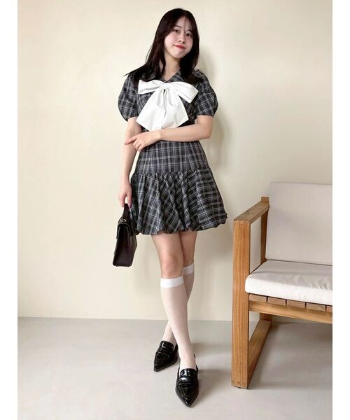 dazzlin(ダズリン)の「バルーンチェックミニワンピース(ワンピース・レディース・ブラウン/ベージュ/ブラック・MEDIUM/SMALL)」の6枚目の写真