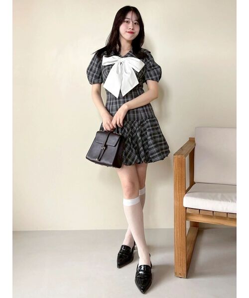 dazzlin(ダズリン)の「バルーンチェックミニワンピース(ワンピース・レディース・ブラウン/ベージュ/ブラック・MEDIUM/SMALL)」の7枚目の写真