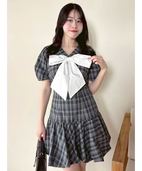 dazzlin(ダズリン)の「バルーンチェックミニワンピース(ワンピース・レディース・ブラウン/ベージュ/ブラック・MEDIUM/SMALL)」の10枚目の写真