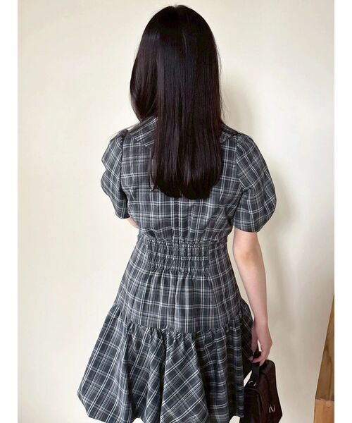 dazzlin(ダズリン)の「バルーンチェックミニワンピース(ワンピース・レディース・ブラウン/ベージュ/ブラック・MEDIUM/SMALL)」の12枚目の写真