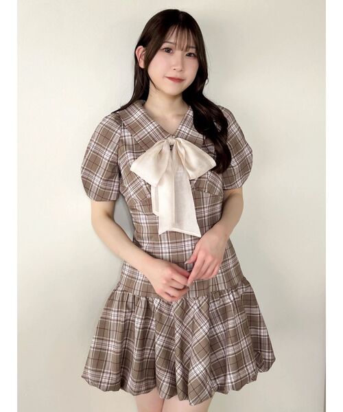 dazzlin(ダズリン)の「バルーンチェックミニワンピース(ワンピース・レディース・ブラウン/ベージュ/ブラック・MEDIUM/SMALL)」の17枚目の写真