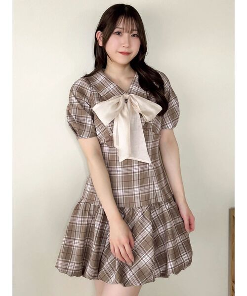 dazzlin(ダズリン)の「バルーンチェックミニワンピース(ワンピース・レディース・ブラウン/ベージュ/ブラック・MEDIUM/SMALL)」の18枚目の写真