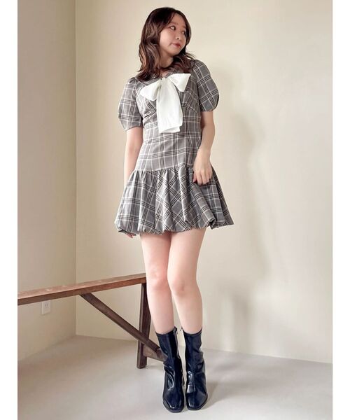 dazzlin(ダズリン)の「バルーンチェックミニワンピース(ワンピース・レディース・ブラウン/ベージュ/ブラック・MEDIUM/SMALL)」の22枚目の写真